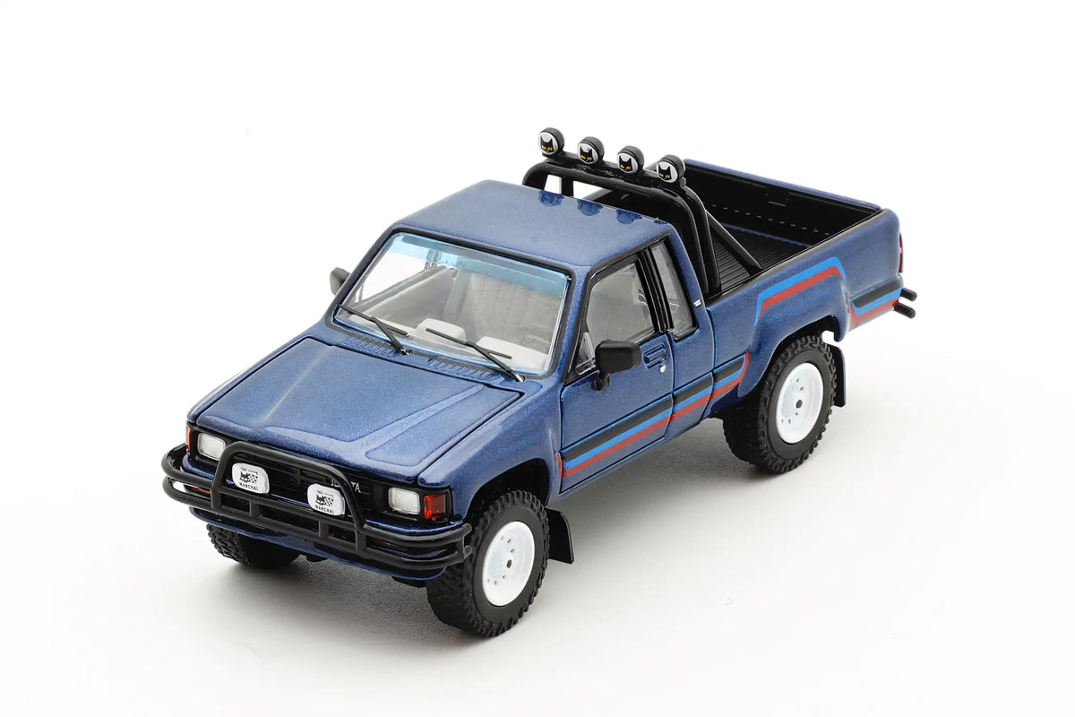 GCD MODELS 1/64 TOYOTA HILUX SR5 XTRA CAB 1985 BLUE LHD (KS-062-398)