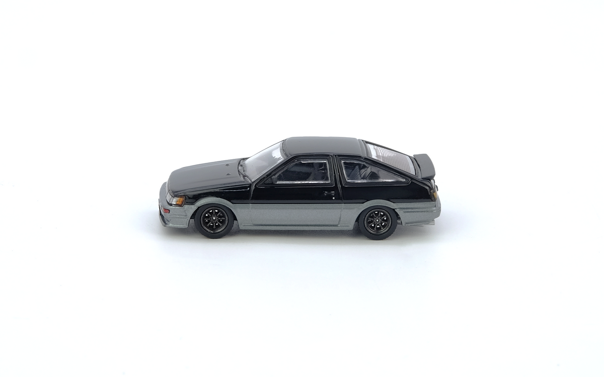 Inno64 1:64 Toyota Corolla Levin (AE86) Black/Grey (IN64-AE86-BLGR)