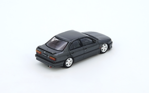 Nissan Primera P10 Gun Metal Grey Inno64 1:64, vista trasera