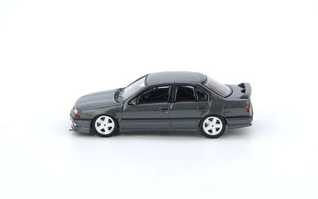 Nissan Primera P10 Gun Metal Grey Inno64 1:64, vista lateral
