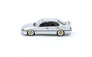 Nissan Primera P10 Silver Inno64 1:64, vista lateral