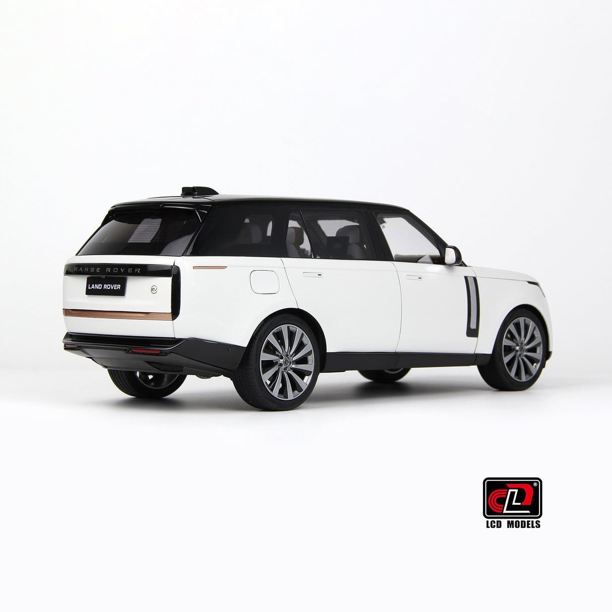 LCD MODELS 1:18 Land Rover Range Rover SV SERENITY 2022 White With Black Roof (LCD18017-BW)