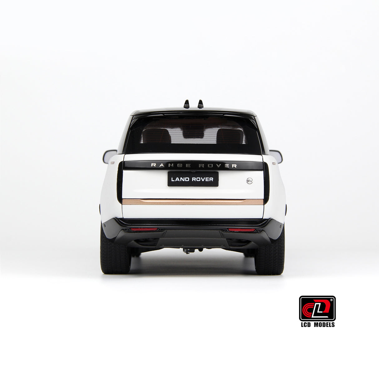 LCD MODELS 1:18 Land Rover Range Rover SV SERENITY 2022 White With Black Roof (LCD18017-BW)