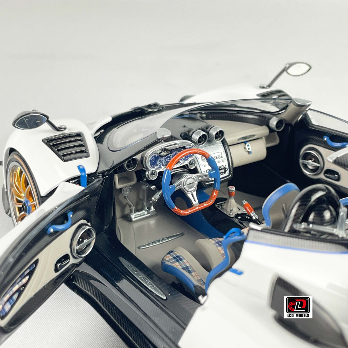 LCD MODELS 1:18 Pagani Zonda HP White (LCD18009-WH)