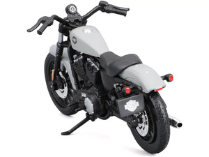 MAISTO 1/18 HARLEY-DAVIDSON SPORTSTER IRON 883 2022 (39360-22940)