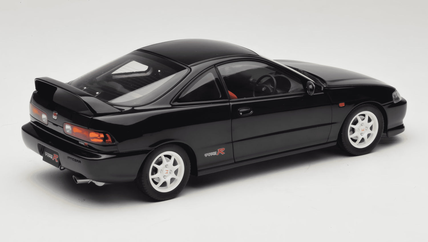 MOTORHELIX - 1/18 - HONDA - INTEGRA TYPE-R (DC2) 1997 - BLACK (M85203)