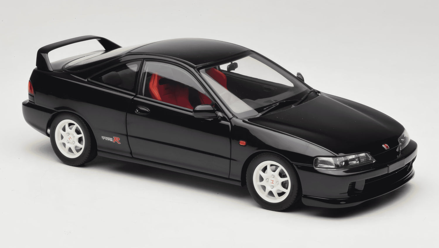 MOTORHELIX - 1/18 - HONDA - INTEGRA TYPE-R (DC2) 1997 - BLACK (M85203)