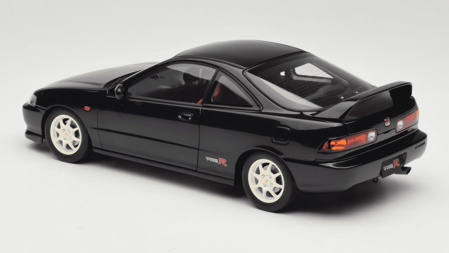 MOTORHELIX - 1/18 - HONDA - INTEGRA TYPE-R (DC2) 1997 - BLACK (M85203)