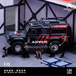 MoreArt 1:64 Racing Team Maintenance Personnel B Set (MO223119)
