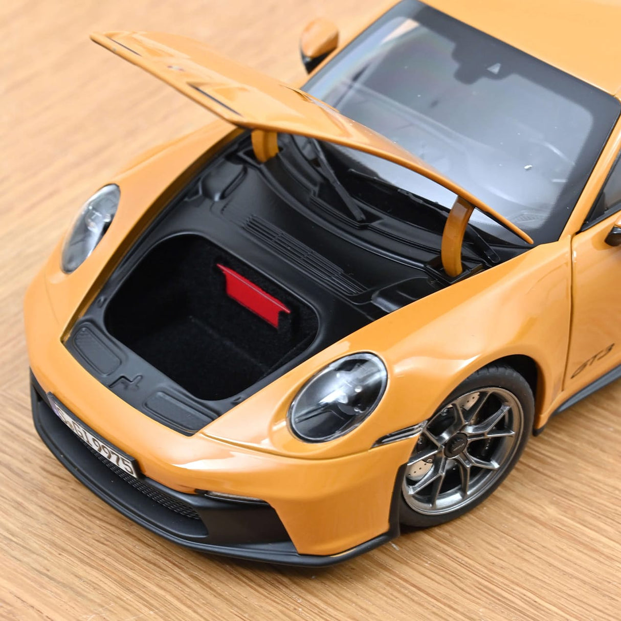NOREV 1/18 PORSCHE 911 (992) GT3 COUPE 2021 BAHAMA YELLOW (187387)