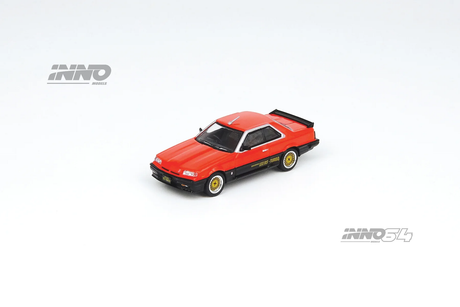 Nissan Skyline DR30 RS-X Turbo Red/Black Inno64 1:64, vista delantera