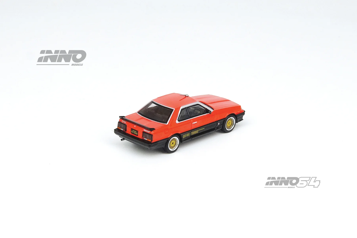 Nissan Skyline DR30 RS-X Turbo Red/Black Inno64 1:64, vista trasera